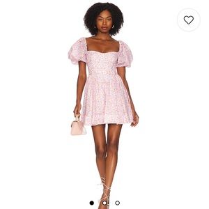 Worn once! very cute and in good condition